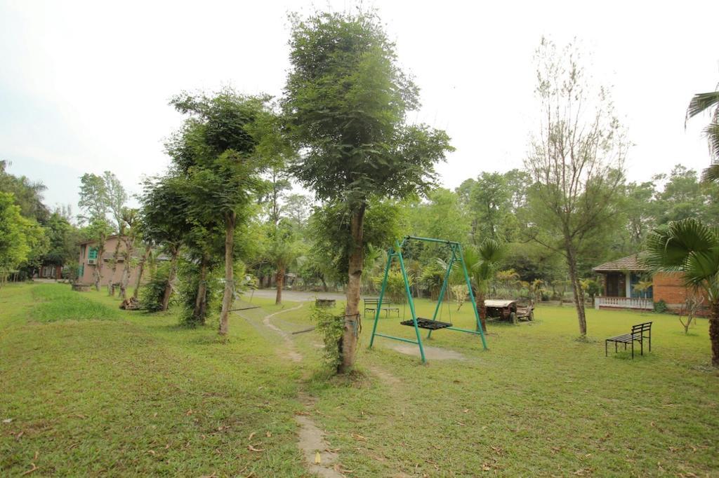 Baghmara Wildlife Resort Sauraha Bagian luar foto